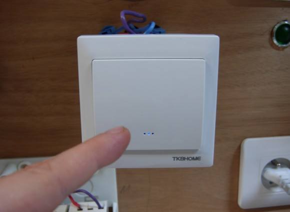 Guide d'installation de l'interrupteur ON/OFF simple TKB-Home TZ66-S avec la Zipabox