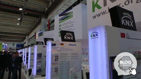 KNX_booth_light+building_2014_booth