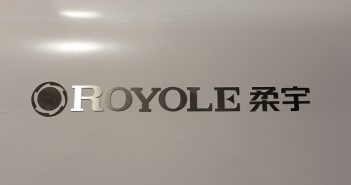 Royole décline son écran flexible sur son enceinte connectée Flexible+ Smart Speaker