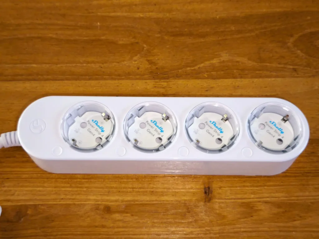 Multiprise Shelly power strip4 Gen4 Wifi Matter Zigbee 12 multiprise zigbee matter bluetooth wifi6 shelly power strip4 gen4 2048x1536 010