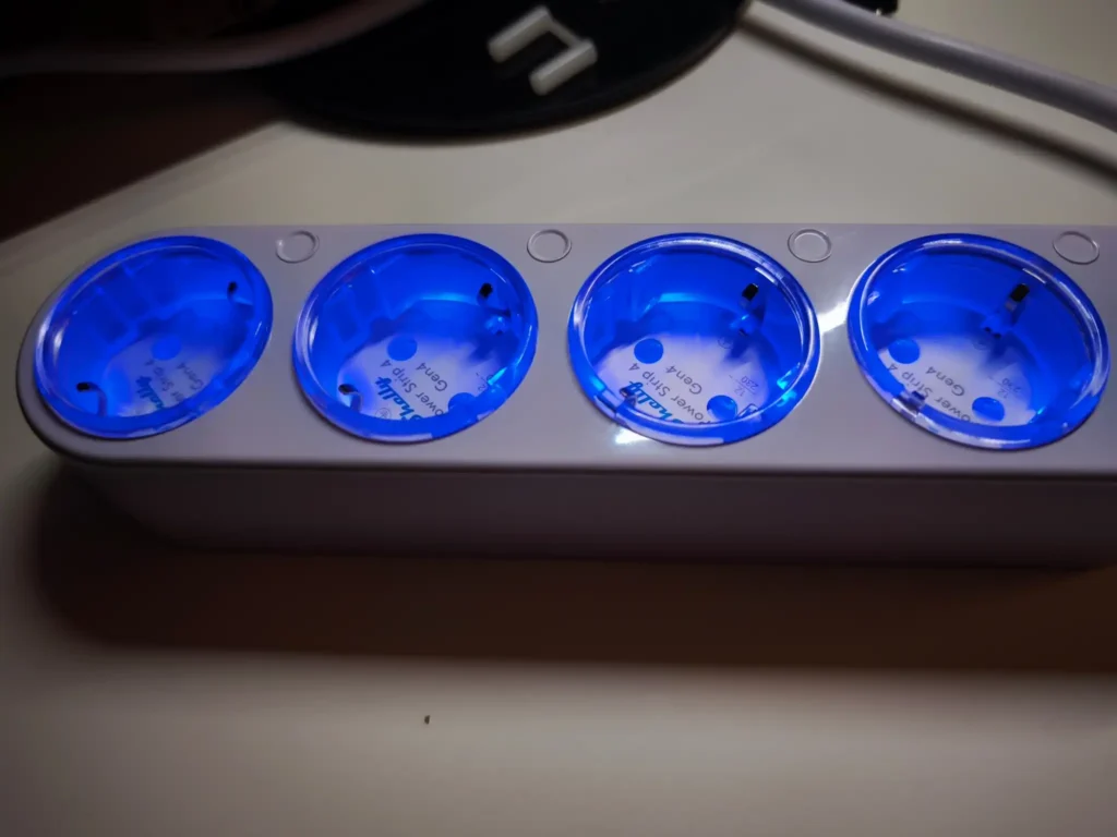 Multiprise Shelly power strip4 Gen4 Wifi Matter Zigbee 18 multiprise zigbee matter bluetooth wifi6 shelly power strip4 gen4 2048x1536 016